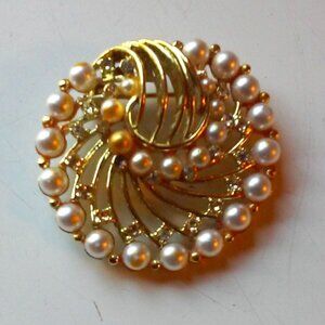 Vintage Brooch Gold Pearls And Clear Stones 1 3/4" Across